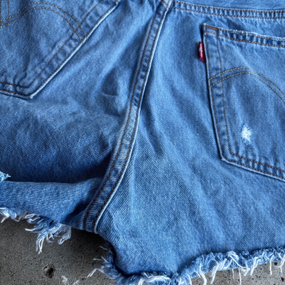 Levis 501‎ Womens Denim Shorts Frayed Hem Distressed Ripped Light Wash 30 - Picture 5 of 6